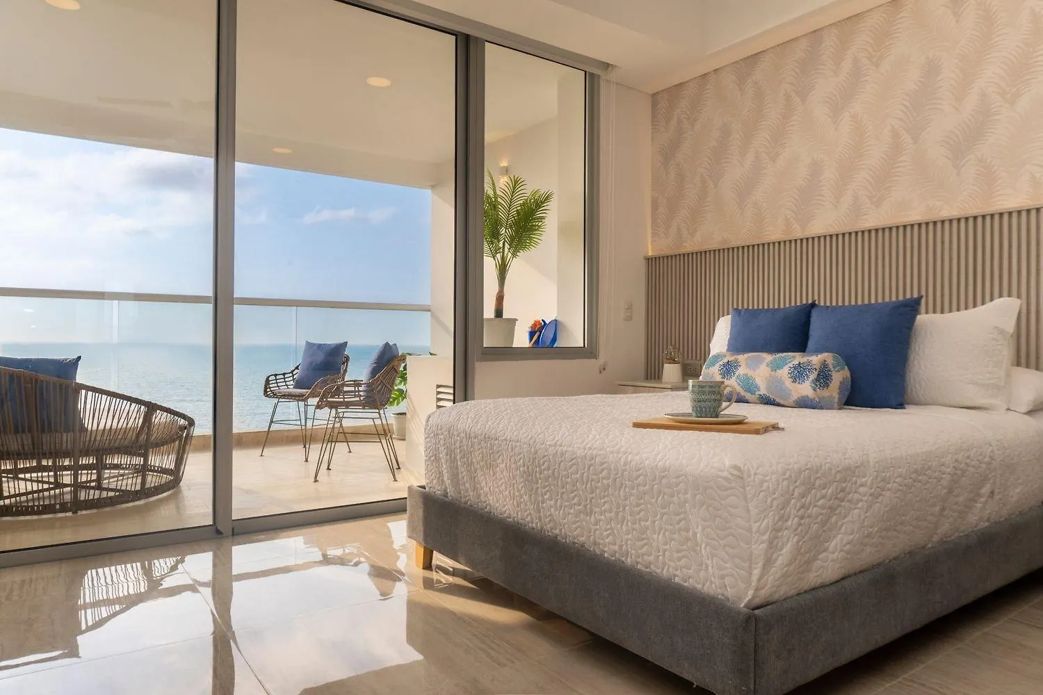 Cb1315 Preciosa Familiar Suite Vista Al Mar Crespo Cartagena